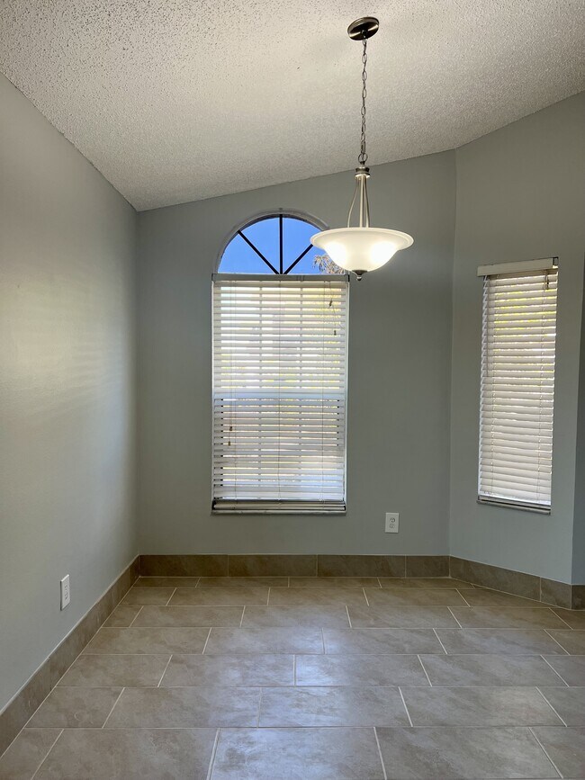 Building Photo - 2386 Harbor Town Dr