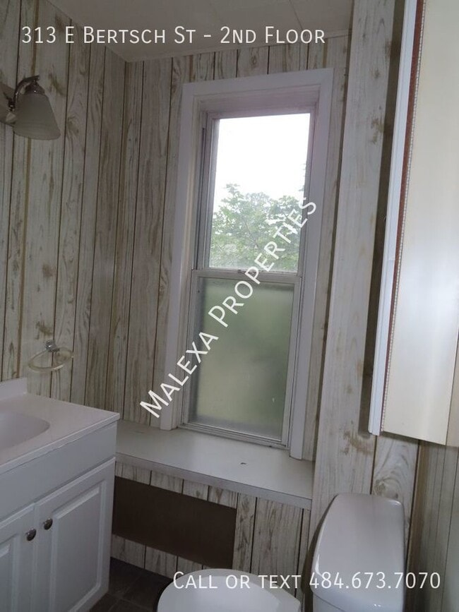 Building Photo - 313 E Bertsch St