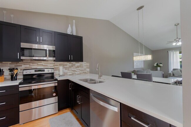 Building Photo - 13115 Belhaven Ct