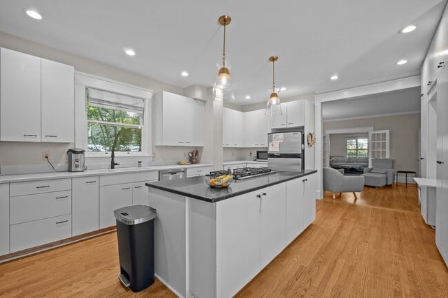 Building Photo - Stunning Historic 4-bedroom home in W Trin...