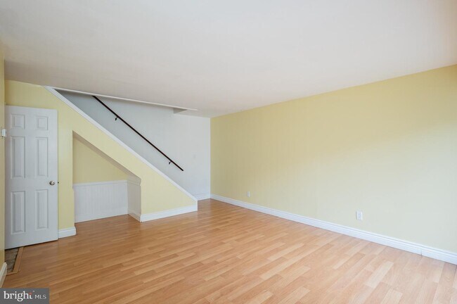 Building Photo - 483 Moores Mill Rd