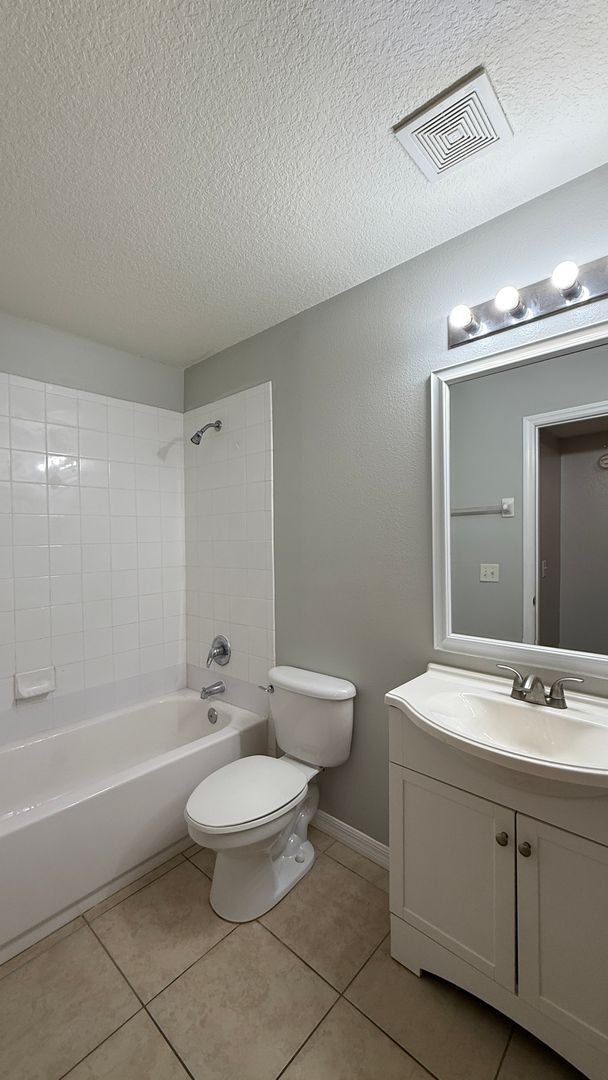 Building Photo - 627 Orchid Dr