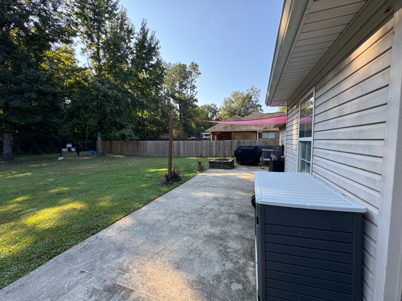 Building Photo - 41072 Kinkade Dr