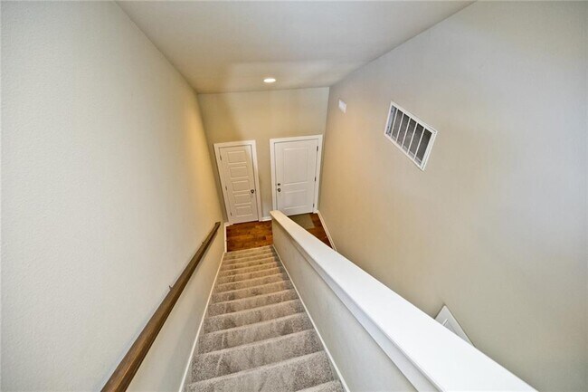 Building Photo - 2304 SW Juniper Ave