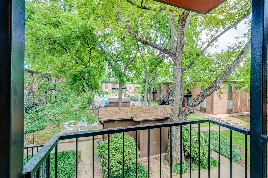 Building Photo - 3600 Hillsboro Pike