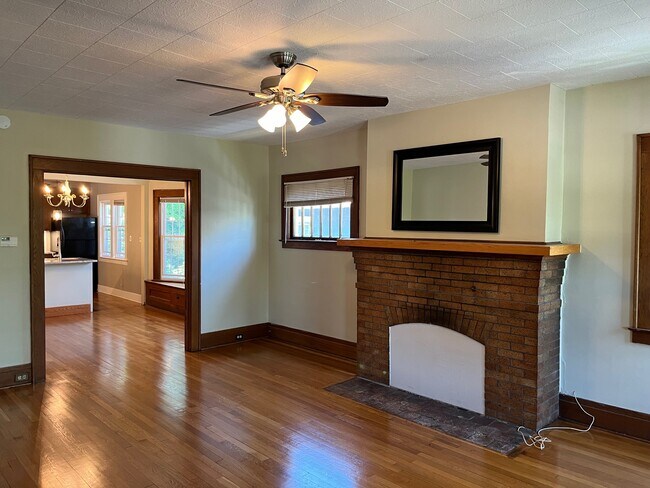 Building Photo - 258 Buckingham Ave