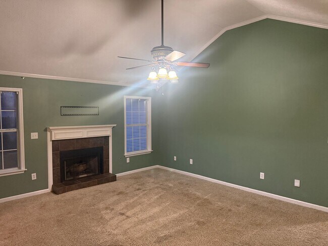 Building Photo - 106 Thorton Dr