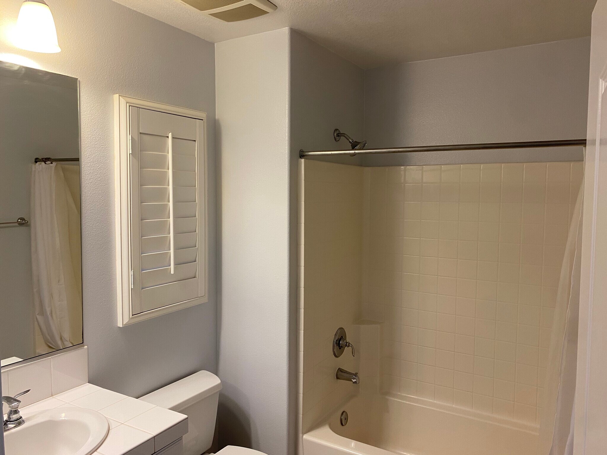 Building Photo - 101 Hallmark