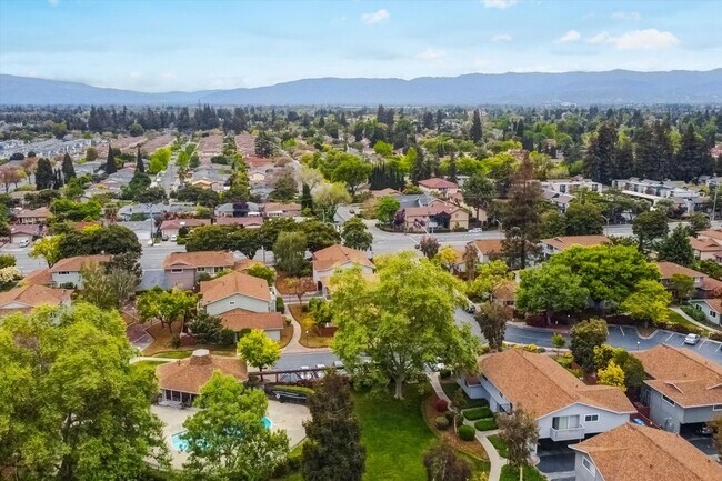 Building Photo - Sunnyvale Meadows Condo