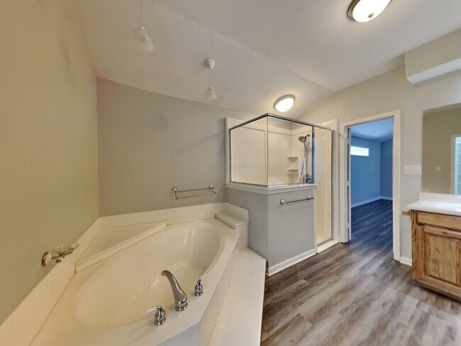 Building Photo - 1505 Wade Dr