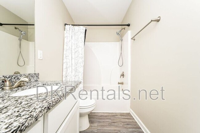 Building Photo - 402 Whippet St