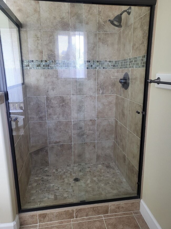 Building Photo - 3 bed 2 bathHome for Rent in Grants Pass