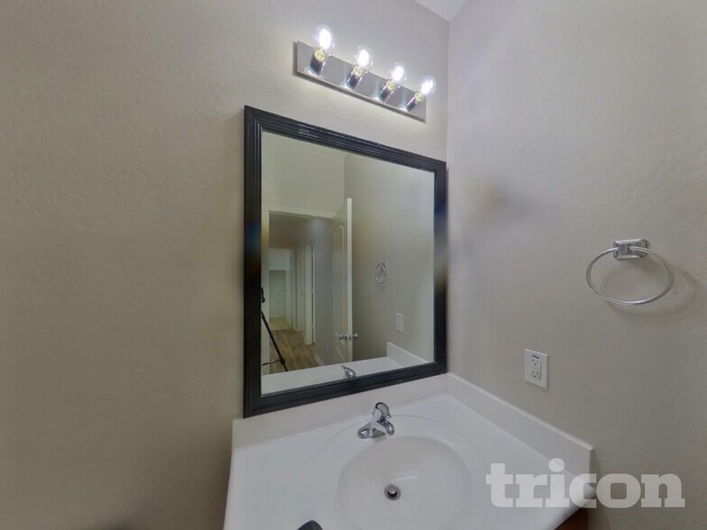 Building Photo - 40209 W Walker Wy