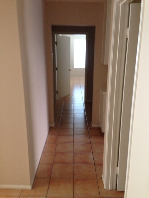Building Photo - 3 BEDROOM, 2 BATHROOM CLOSE TO SCHOOLS!