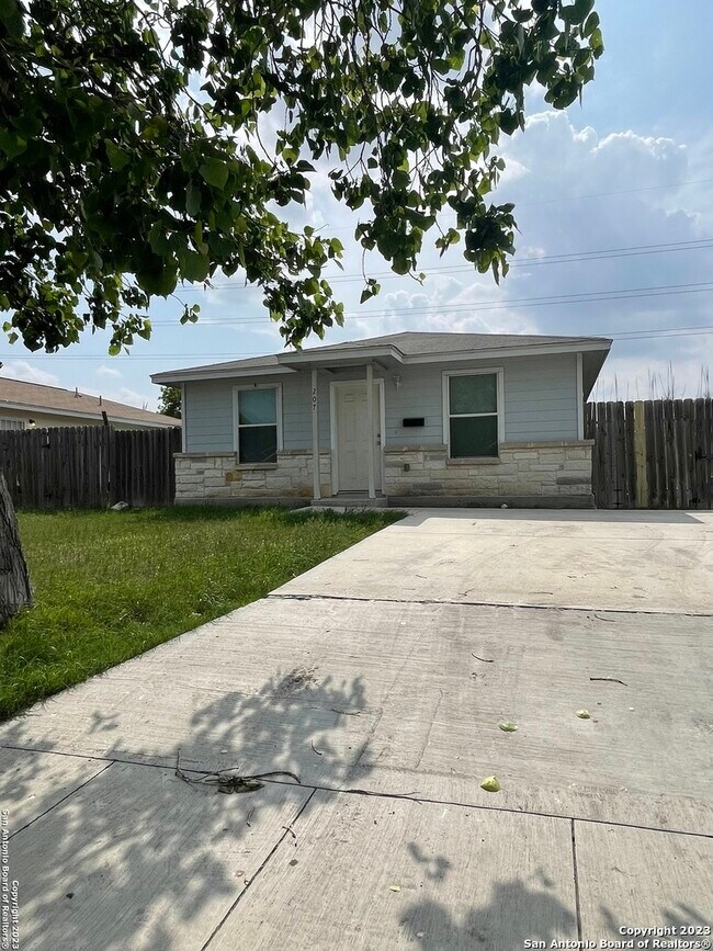 Building Photo - 207 Carranza St