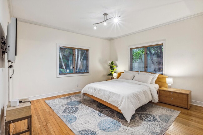 Building Photo - 3301 NE 16th St