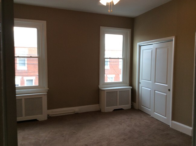 Building Photo - 424 McKean St