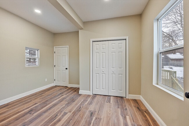 Building Photo - 392 S Main St