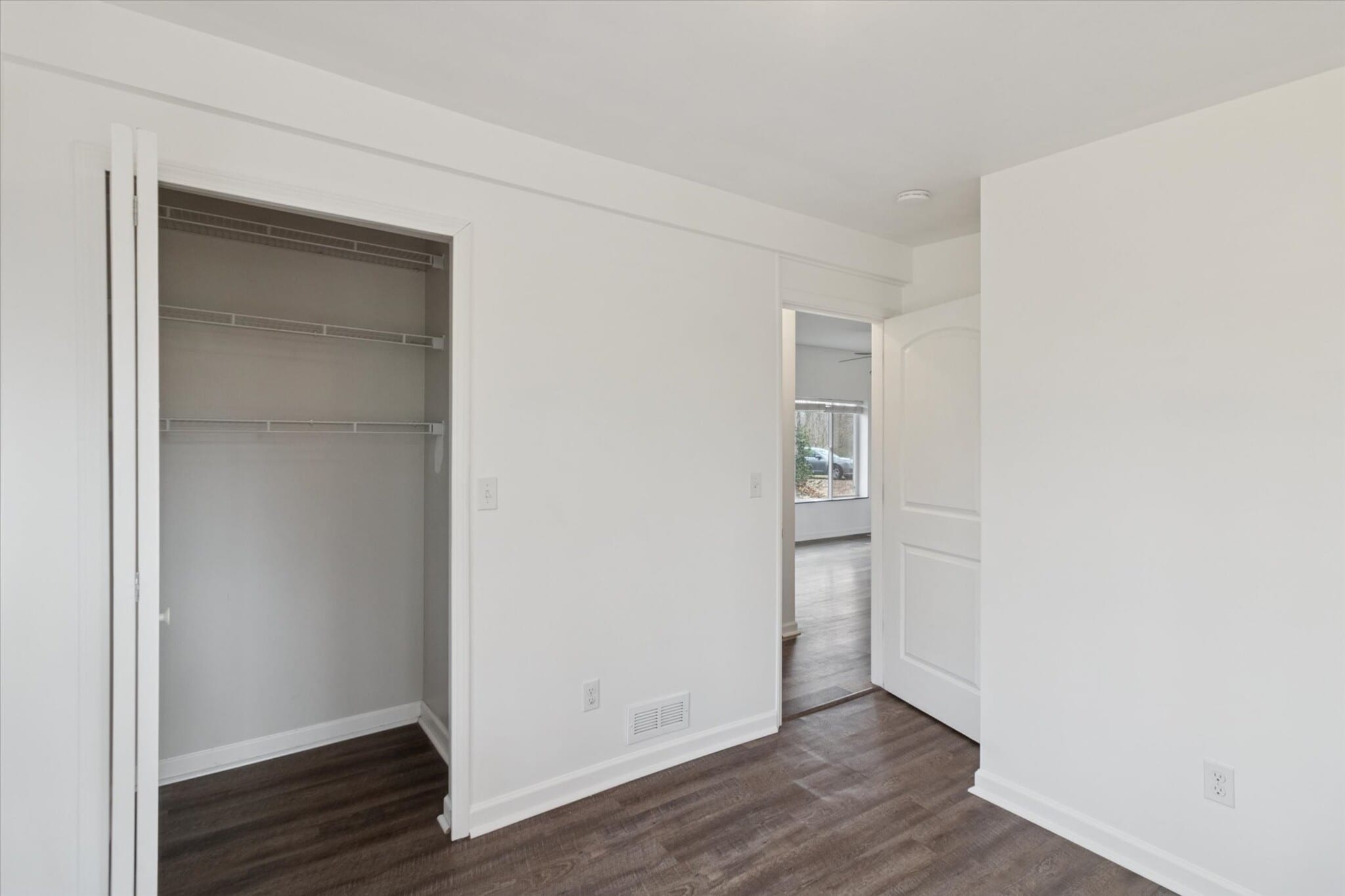 Building Photo - 671 W Clark Rd