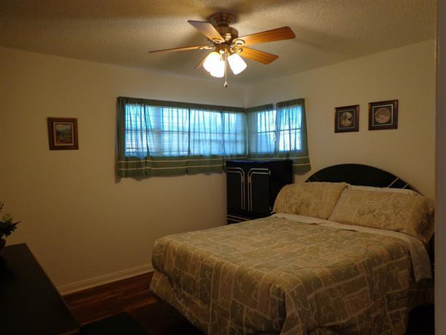 Building Photo - 2 Bed 1 Bath Home