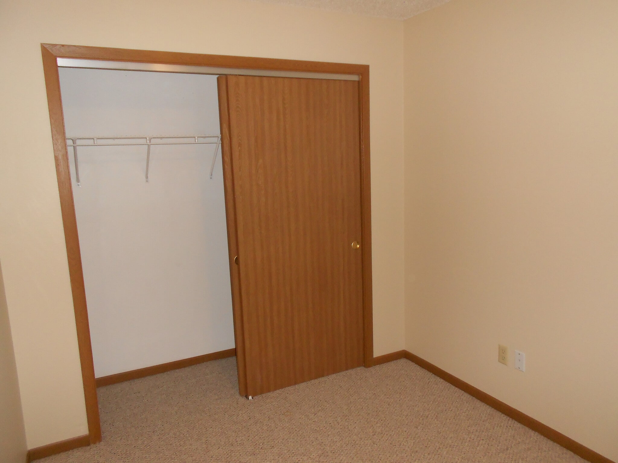 Building Photo - 420 6th Ave