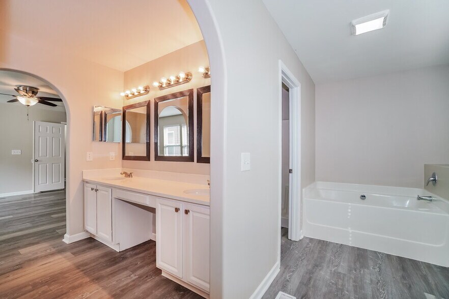 Building Photo - 4877 Grimm Dr