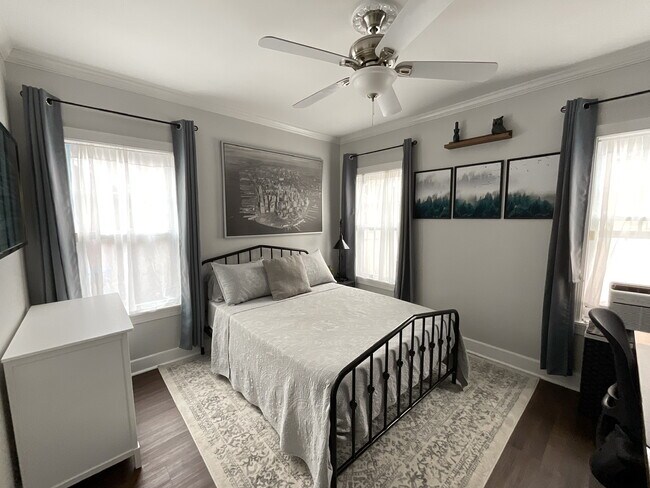 Building Photo - 860 13th Ave S