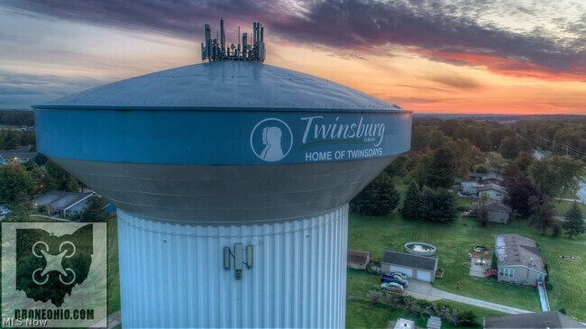 Building Photo - 9976 Darrow Rd