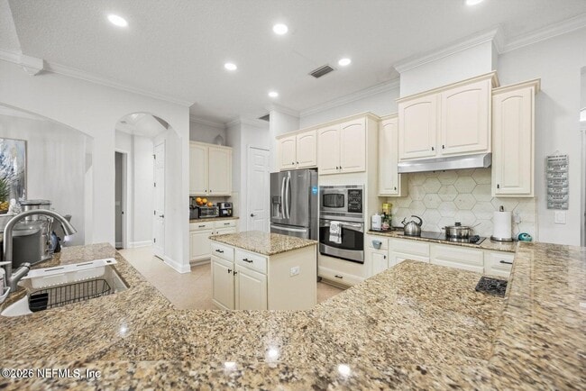 Building Photo - 552 Saddlestone Dr