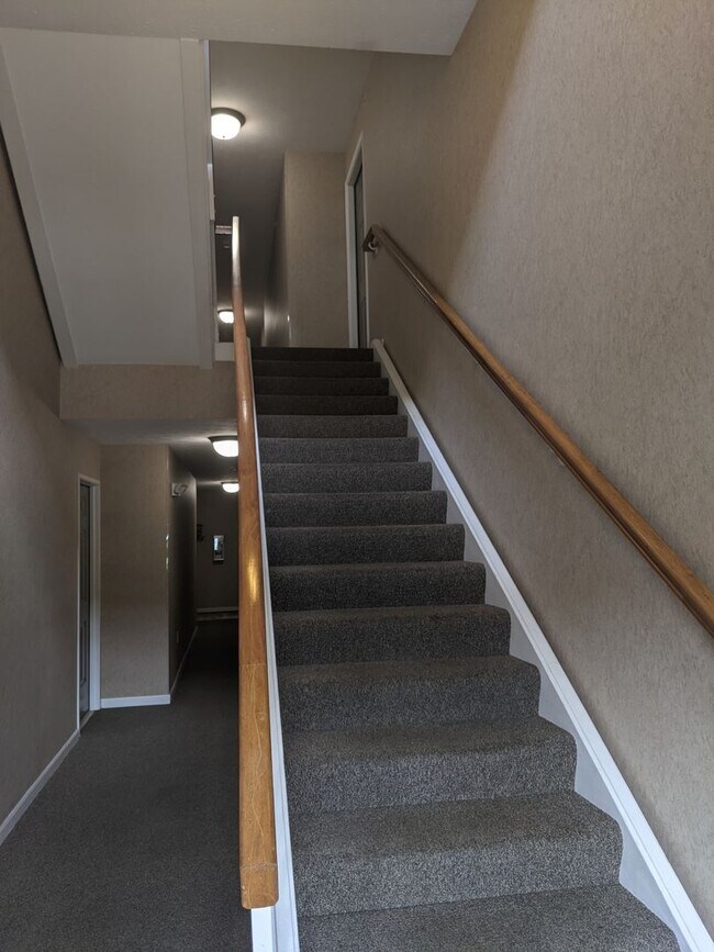 Building Photo - AVAILABLE SOON - Convenient 2 Bed/2 Full Bath Condo in Beavercreek!