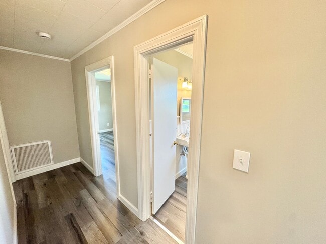 Building Photo - North Iredell - 3 Bedroom / 2 Bathroom