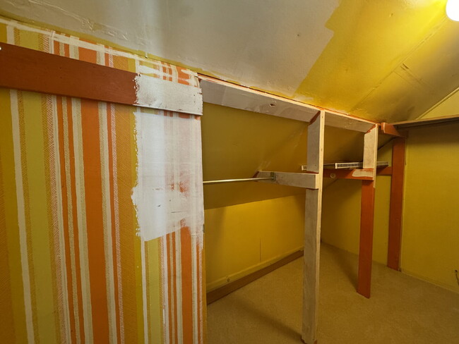 Building Photo - "Charming 3-Bed Haven with Hardwood Floors & Cozy Fireplace in St. Louis Park!"