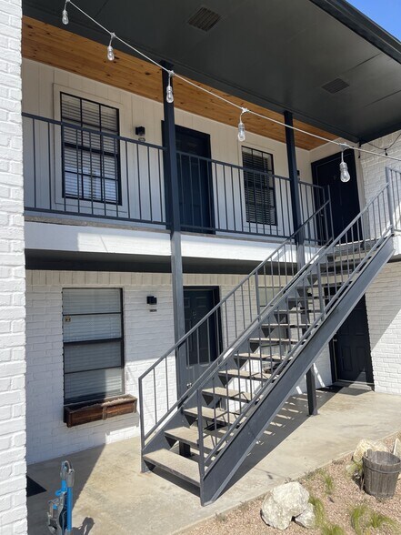 Building Photo - 1325 Bagby Ave