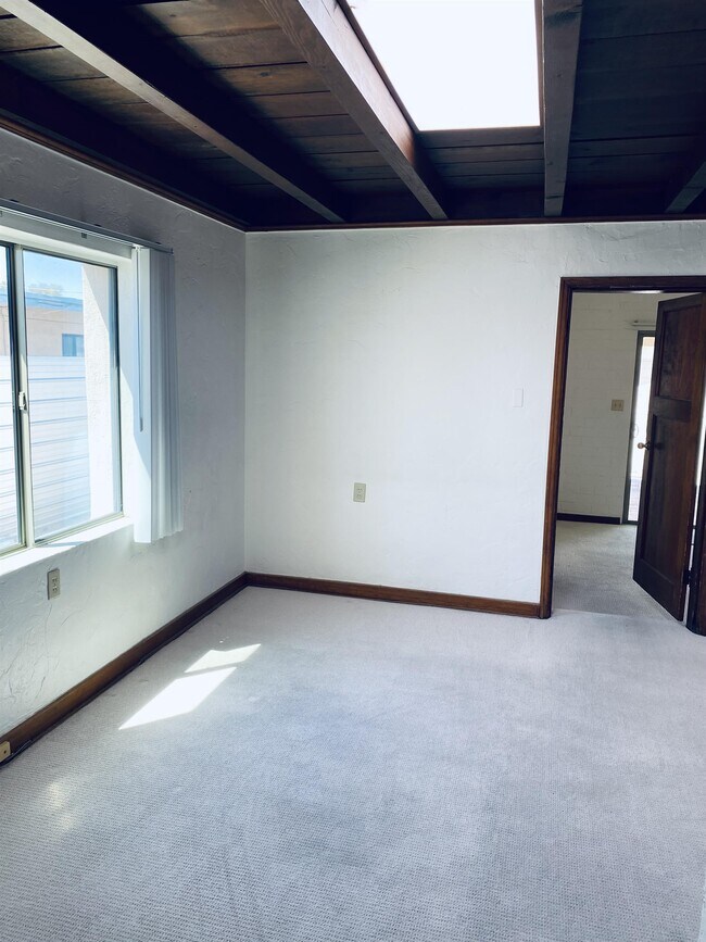 Building Photo - 4825 E 4th St