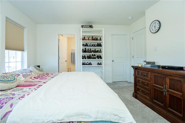 Building Photo - 108 Sweetwater Dr