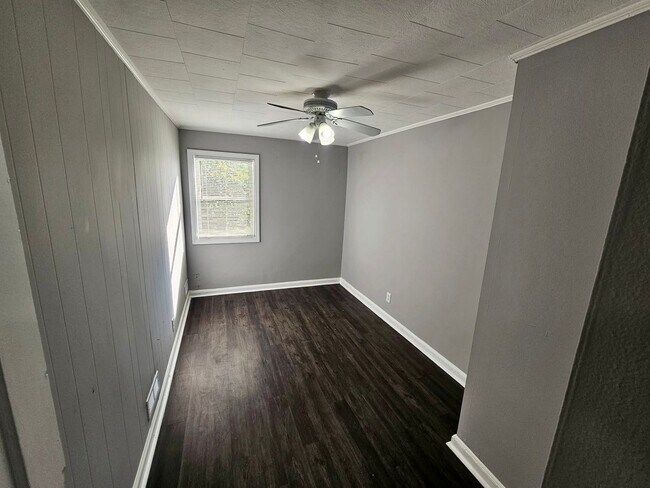 Building Photo - 845 Jaydee Ave