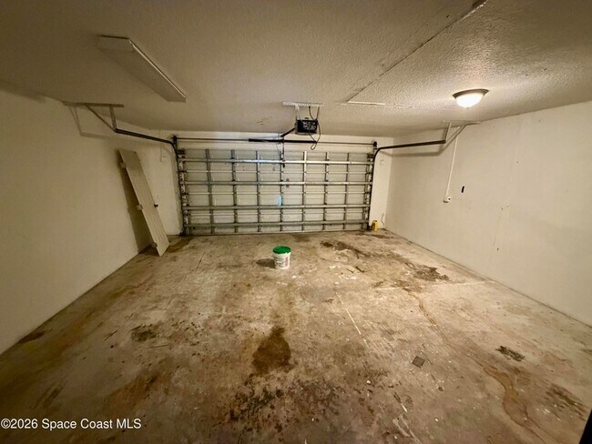 Building Photo - 915 Twisting Branch Ct