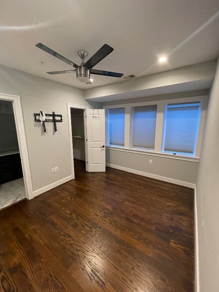 Building Photo - 761 Kenyon St NW