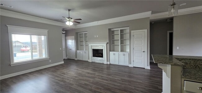 Building Photo - 902 Sugar Lf St