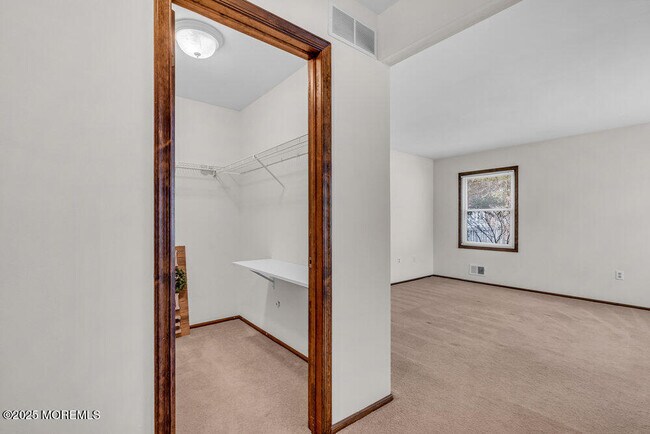 Building Photo - 30 Turnberry Cir