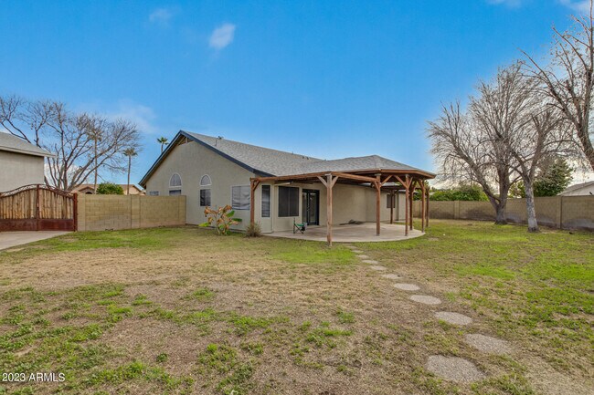 Building Photo - 8844 W Cavalier Dr
