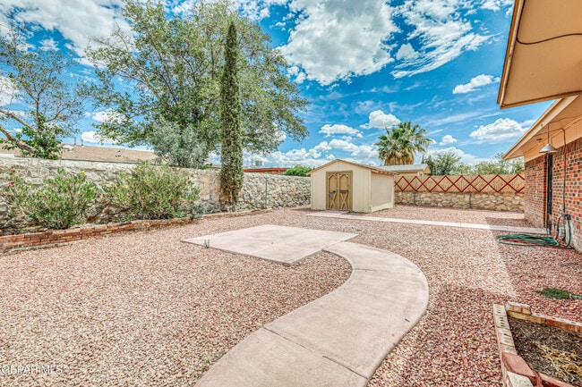 Building Photo - 3008 Gaston Dr