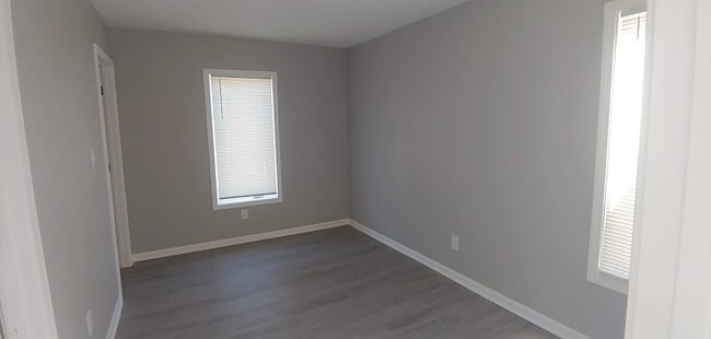 Building Photo - 611 E Sumner St