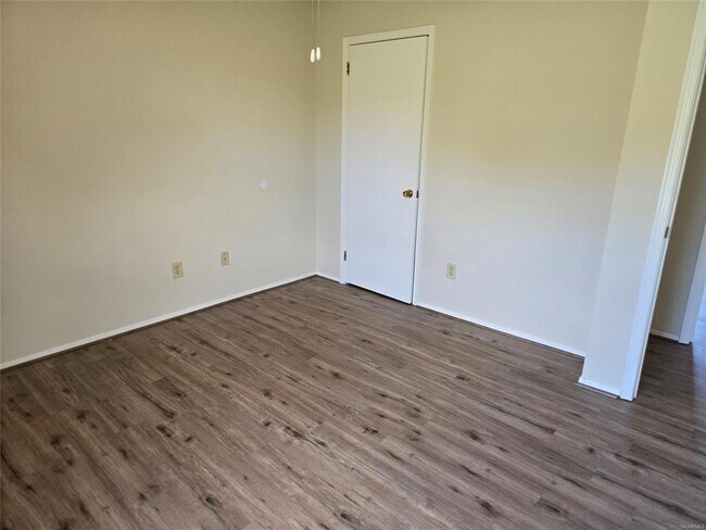 Building Photo - 262 Joyce St