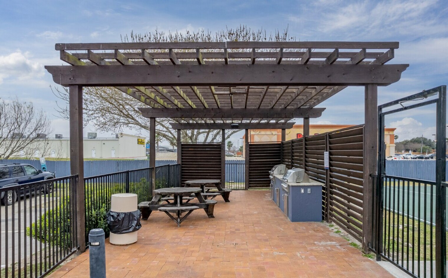 Building Photo - 6225 Saratoga Blvd