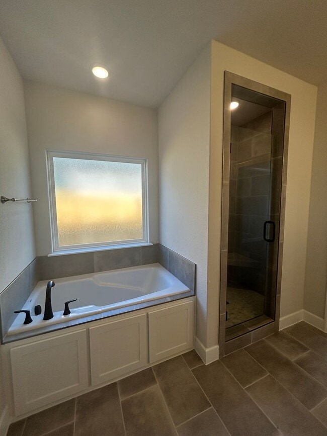 Building Photo - Beautiful Bentonville Home! 4 Bedrooms, 2.5 Bathrooms!!