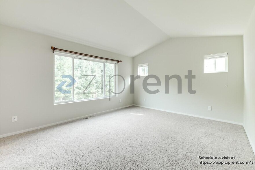 Building Photo - 1715 43rd St NE