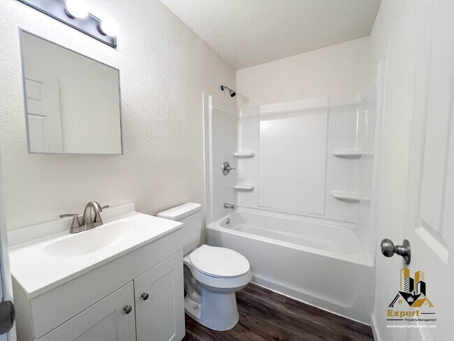 Building Photo - 1507 Nogales St