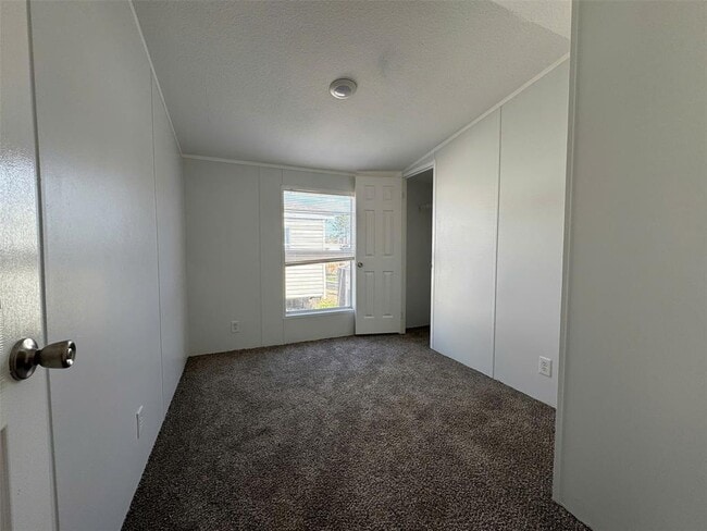 Building Photo - 16206 Wood Dr