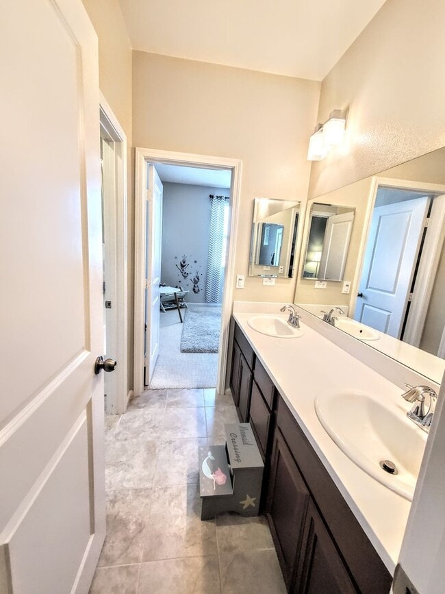 Building Photo - Gorgeous Home- Lots of Upgrades